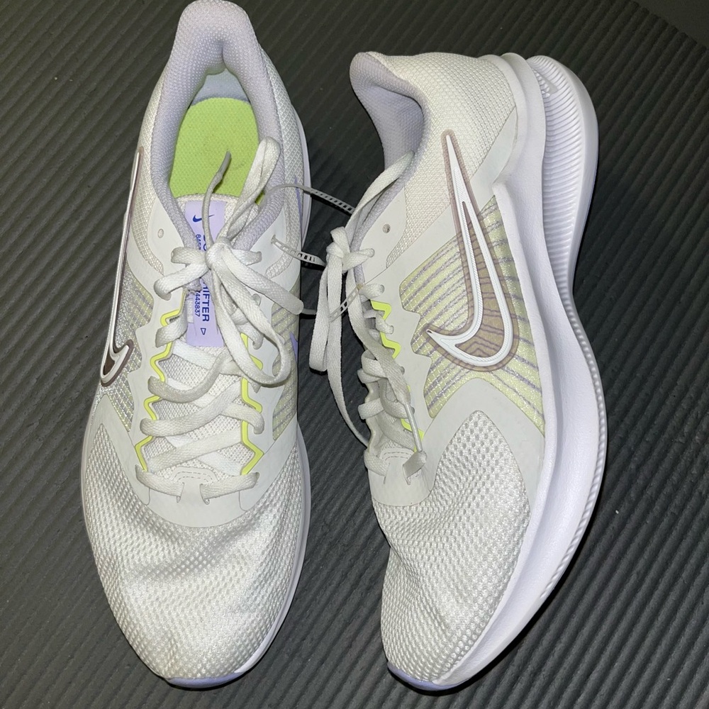 NWOT Nike Women's Downshifter 11 Running Shoe 11.5